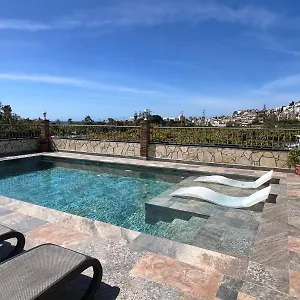 https://villa-triana-nerja.1costadelsol.com